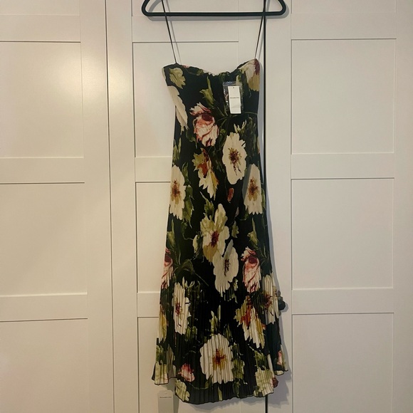 Abercrombie & Fitch The A&F Giselle Pleat Release Midi Dress - Picture 2 of 6